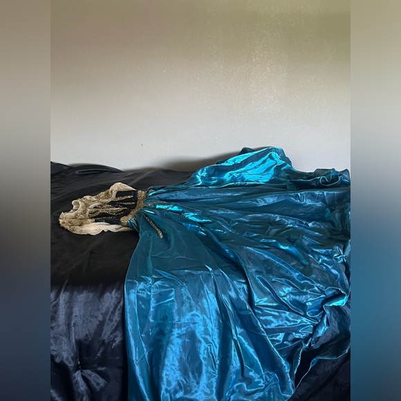 Blue dress - Picture 8 of 8